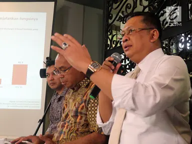 Ketua DPR Bambang Soesatyo saat hadir dalam rillis survei yang diadakan lembaga survei Charta Politika Indonesia di Jakarta, Selasa (28/8). Survei diadakan di delapan kota besar di Indonesia. (Liputan6.com/JohanTallo)