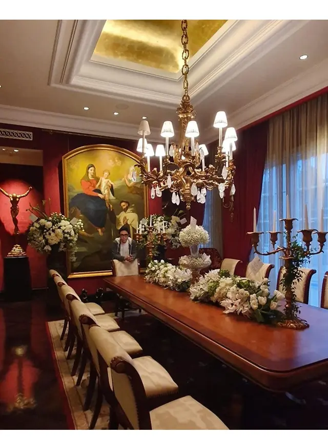 7 Potret Rumah Bos ANTV Otis Hahijary, Megah Bak Istana dan Penuh Lukisan