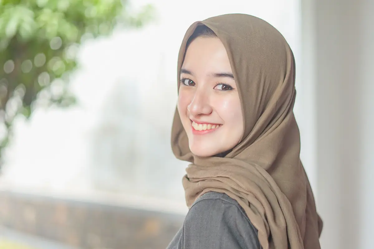 muslim tersenyum