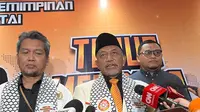 Presiden PKS Ahmad Syaikhu saat diwawancara oleh Jurnalis. PKS memastikan mengusung Anies Baswedan- Shohibul Iman di Pilkada Jakarta. ( Liputan6.com/Winda Nelfira)