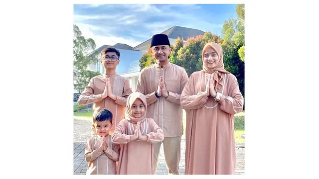 Potret 8 Keluarga Selebriti Rayakan Iduladha 2021, Kompak Banget