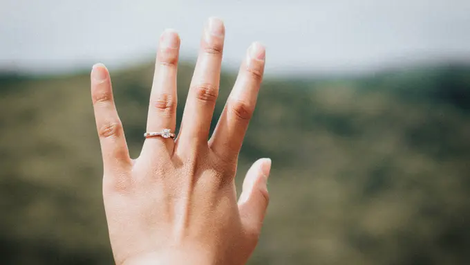 Ilustrasi cincin, jari