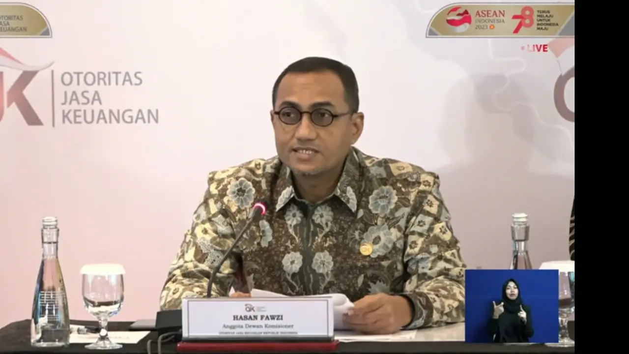 OJK memperkenalkan dua Anggota Dewan Komisioner (ADK) OJK yang dilantik di Mahkamah Agung pada Rabu (9/8) lalu