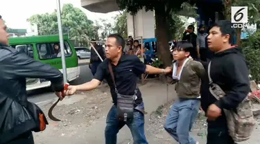 Dua kubu pelajar di Bogor langsung tawuran saat hari pertama bersekolah.