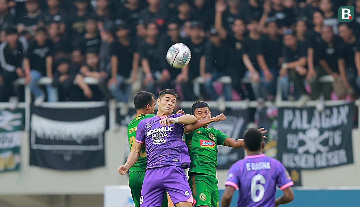 Tambahan tiga poin membuat PSS memimpin klasemen Grup A. Dan kekalahan ini membuat Persita Tangerang dipastikan tidak punya peluang untuk lolos dari fase grup Piala Presiden 2022. (Bola.com/Arief Bagus)
