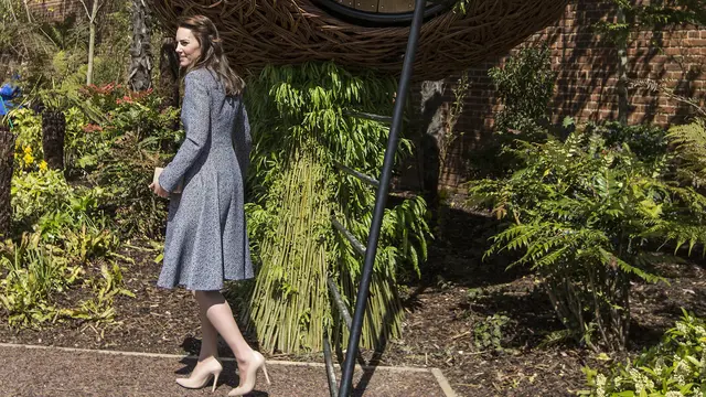 Sepatu Wedges Kontroversial Kate Middleton, Alas Kaki Cantik yang Mendominasi Musim Panas 2025. (Dok: Paul Edwards / POOL / AFP)