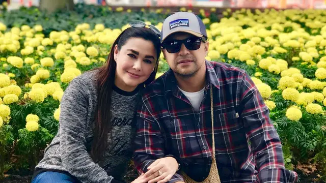[Bintang] Nia Zulkarnaen dan Ari Sihasale
