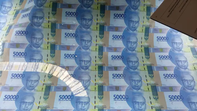 Lembaran Uang pada Pelelangan yang Diselenggarakan BI di Mal Ciputra Jakarta