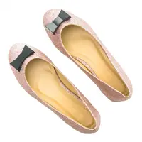 Ilustrasi Flat Shoes dengan Kombinasi Warna yang Menggemaskan / Freepik by mrsiraphol