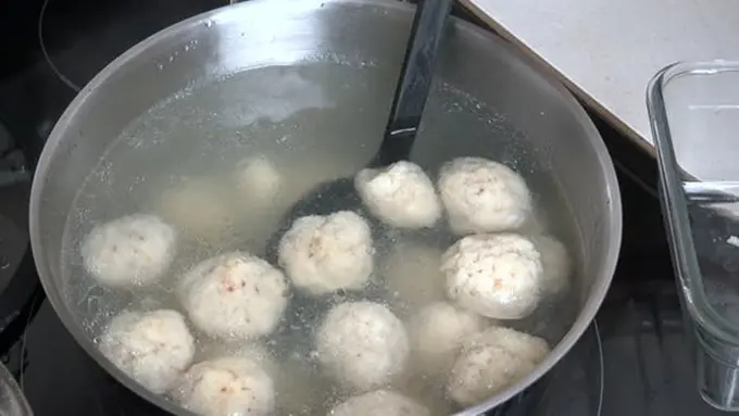 Kuah bakso./Copyright shutterstock.com