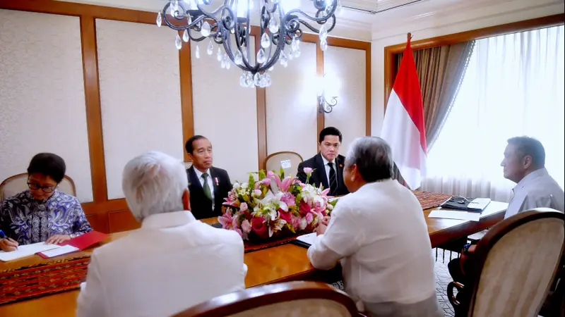 Menteri BUMN Erick Thohir mendampingi Presiden Joko Widodo dalam kunjungan kerja di Manila, Filipina, Kamis (11/1/2024). (Dok Kementerian BUMN)