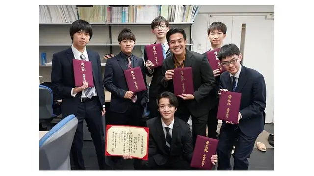 7 Momen Wisuda Jerome Polin, Resmi Lulus dari Waseda University