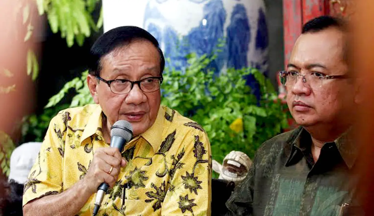Dewan Pertimbangan Partai Golkar, Akbar Tandjung mengusulkan agar Aburizal Bakrie untuk menjadi Calon Wakil Presiden dalam Pilpres mendatang (Liputan6.com/Faizal Fanani)