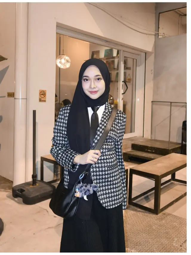6 Potret Fashion Hijab Aya Balqis, Inspirasi Gaya Modis dan Santai