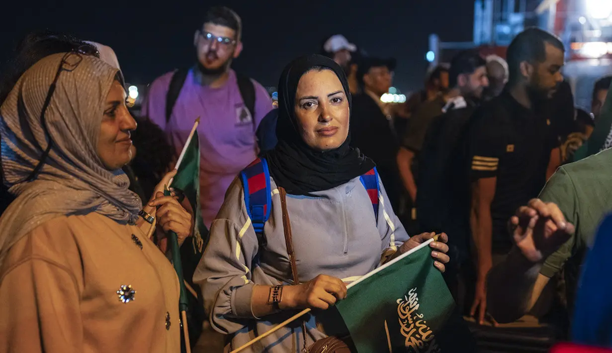<p>&ldquo;Kerajaan bekerja untuk menyediakan semua kebutuhan yang diperlukan warga negara asing dalam persiapan keberangkatan mereka ke negara mereka," tulis akun tersebut. (Saudi Ministry of Media via AP)</p>