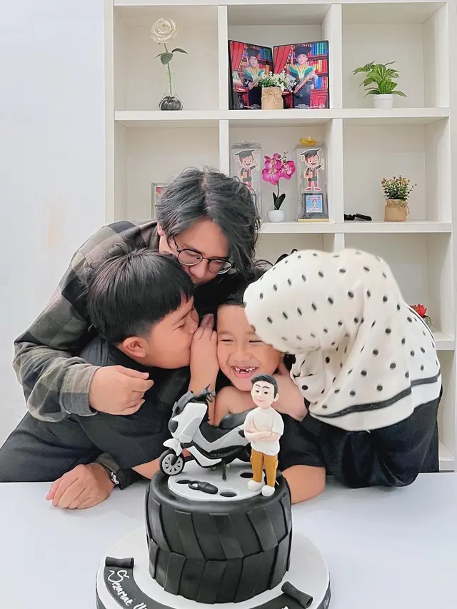 Ririe Fairus dan Ayus Sabyan rayakan ultah ke-8 Ben, anak kedua mereka (Foto: instagram ririe_fairus)