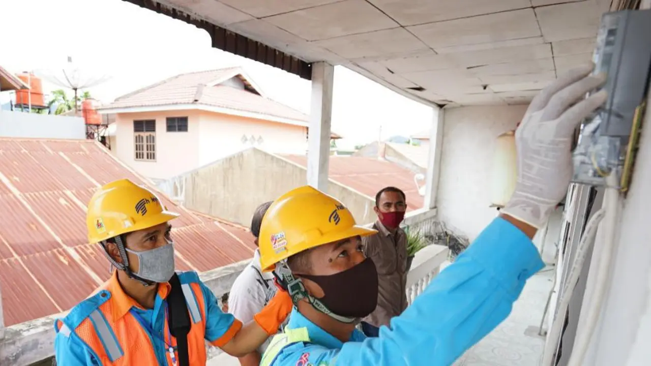 Petugas PLN. Dok PLN