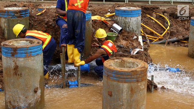 Terkena Galian Proyek Tol Becakayu, Pipa PAM Jaya Bocor
