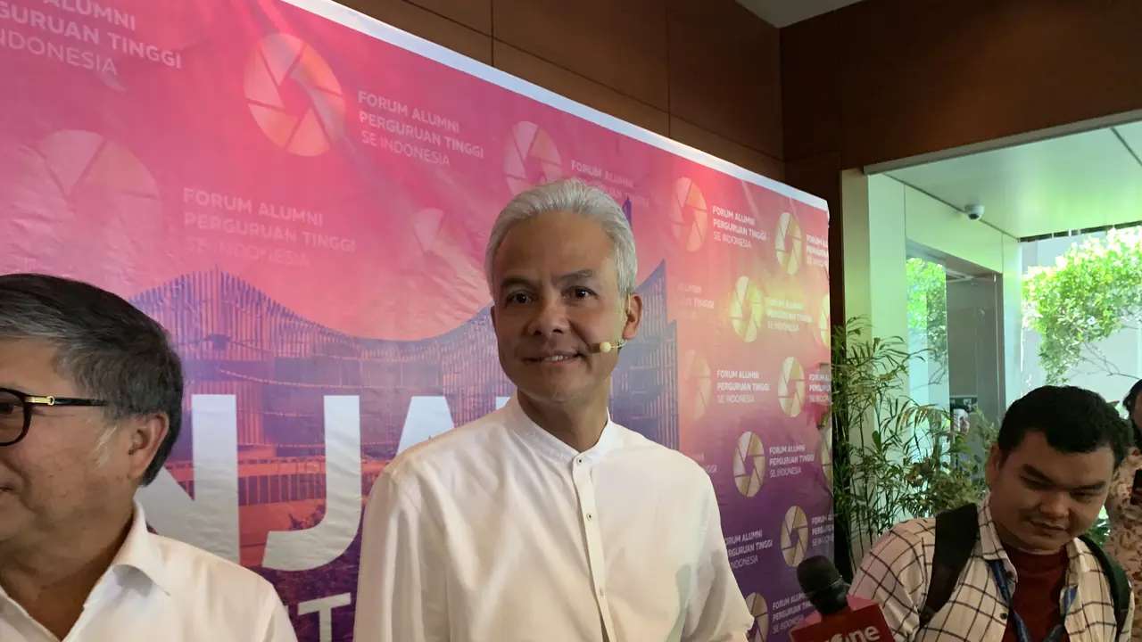 Bakal calon presiden dari PDI Perjuangan Ganjar Pranowo di Djakarta Theatre, Minggu (17/9/2023). (Liputan6.com/Delvira Hutabarat)