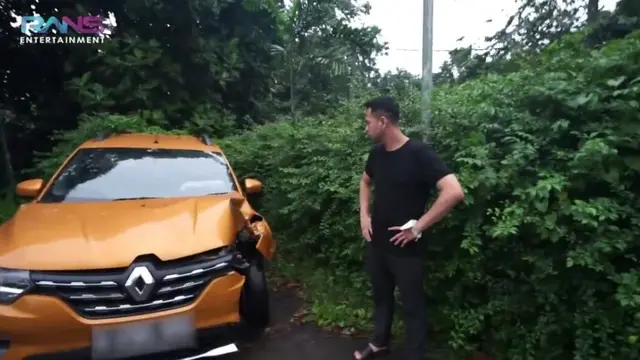 Mobil Hancur, Ini 6 Potret Dimas Ahmad Usai Alami Kecelakaan