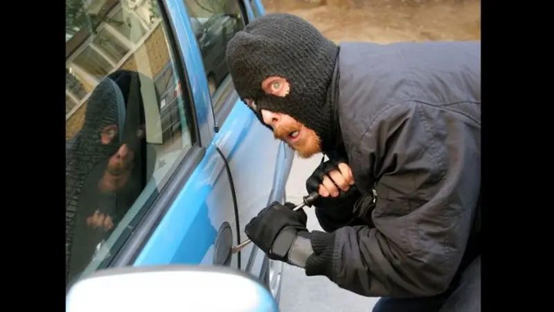 Pencuri Mobil Sembrono, Tinggalkan Barang Berharga