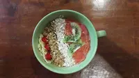 Ingin menikmati sarapan sehat dan kekinian? Yuk kita intip semangkuk smoothie bowl yang kaya nutrisi. (Liputan6/ Mestika Safrini)