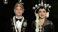 Berikut penampilan Vicky Shu yang ayu dalam balutan busana pengantin adat Jawa. (Goto: instagram/thebridewed)