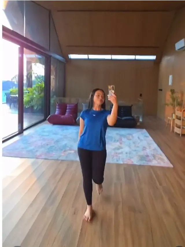 Potret Dance Studio di Rumah Baru Yura Yunita