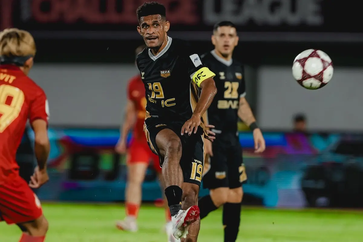 Gelandang Dewa United, Ricky Kambuaya.