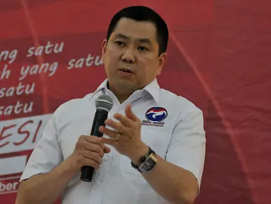 Ketum Partai Perindo, Hary Tanoesoedibjo saat menghadiri Rembug Pemuda di kantor DPP Partai Perindo, Jakarta, Selasa (27/10/2015). Perindo perihatin atas situasi perekonomian yang saat ini dihadapi pemerintahan Jokowi-JK. (Liputan6.com/Johan Tallo)