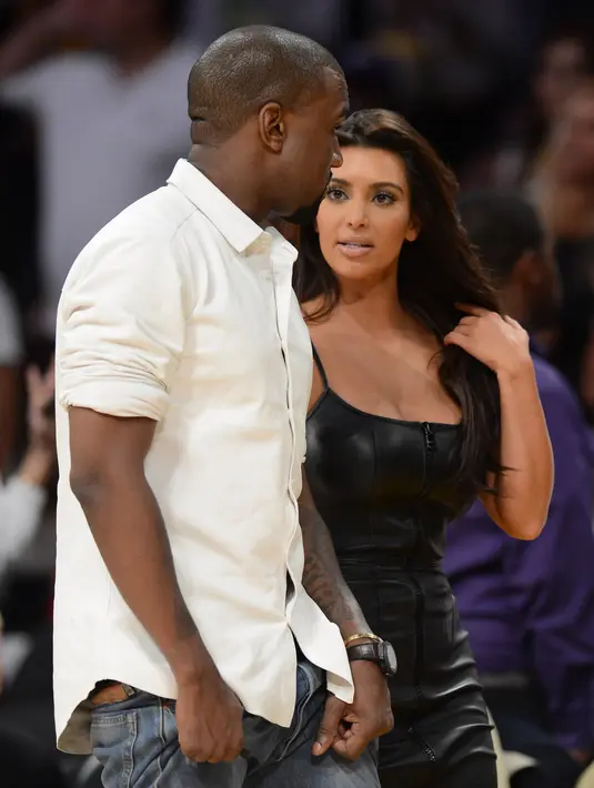 Melansir Hollywoodlife.com, seorang sumber mengatakan Kim melakukan segala usaha dengan maksimal agar Kanye bisa turut serta berlibur dengan keluarganya. (AFP/Bintang.com)