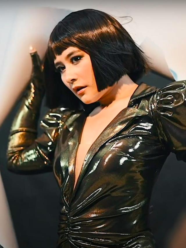 Pesona Prilly Latuconsina dalam Balutan Jumpsuit Hitam. (Sumber: Rio Motret)