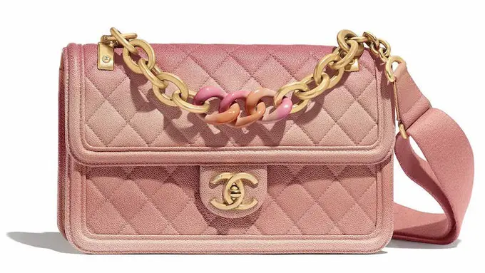Tas Chanel warna living coral