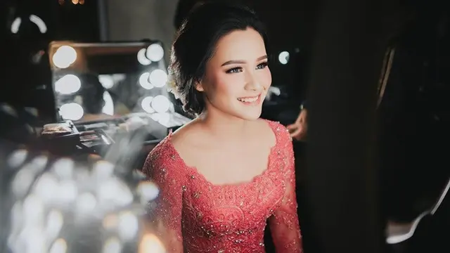 7 Pesona Twinda Rarasati saat Pakai Kebaya, Anggun Banget
