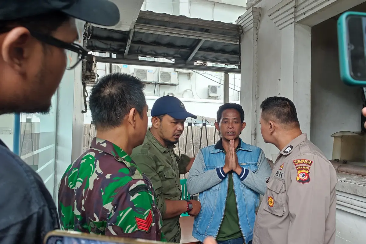 Seorang pria mengaku anak angkat Presiden Jokowi menerobos Istana Bogor. (Foto: Liputan6.com/Achmad Sudarno)