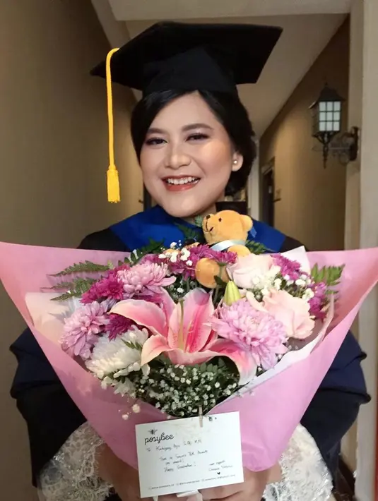 Kahiyang Ayu (Instagram/victoria_makeupatelier)