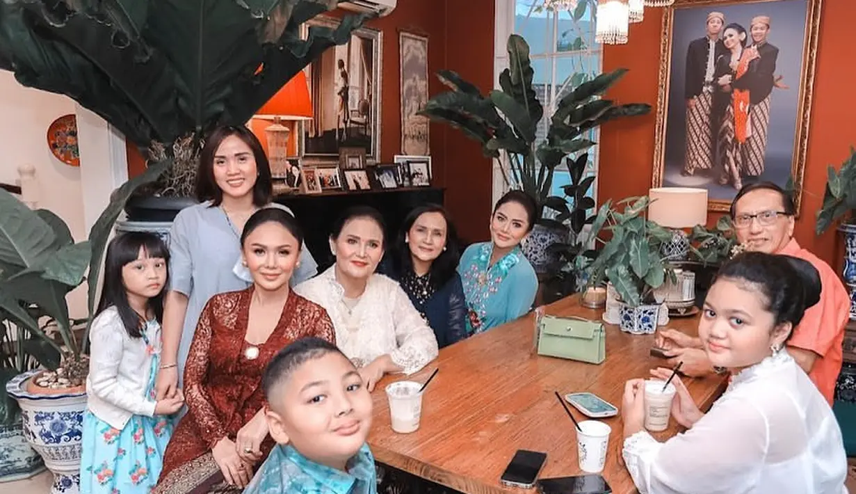 Yuni Shara Berkebaya (Instagram/yunishara36)