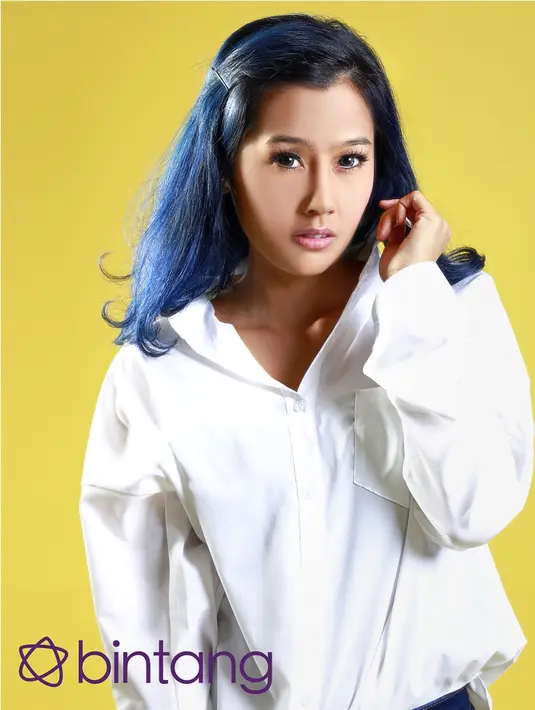 "Tawaran sih pernah ada tapi nggak diambil karena sulit buat eksplor karakter. Kalau masih mingguan seperti dulu mungkin masih bisa eksplor, tapi kalau kayak sekarang ini rasanya sulit," ujar Rasti. (Galih W Satria /Bintang.com)