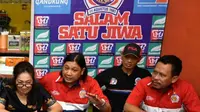Manajemen Arema Indonesia masih berjuang untuk mendapatkan tempat di Divisi Utama musim depan. (Bola.com/Iwan Setiawan)