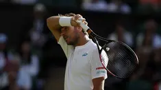 Petenis unggulan kelima asal Swis, Stan Wawrinka angkat kaki dari ajang Wimbledon 2017 setelah kalah dari petenis Rusia, Daniil Medvedev di  Wimbledon Tennis Championships 2017, London, (3/7/2017). Stan kalah 4-6, 6-3, 4-6, 1-6. (AP/Kirsty Wigglesworth)