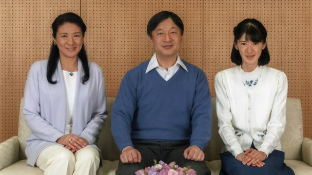 Pangeran Naruhito bersama dengan Putri Masako dan Putri Aiko dalam foto keluarga putra mahkota terbaru