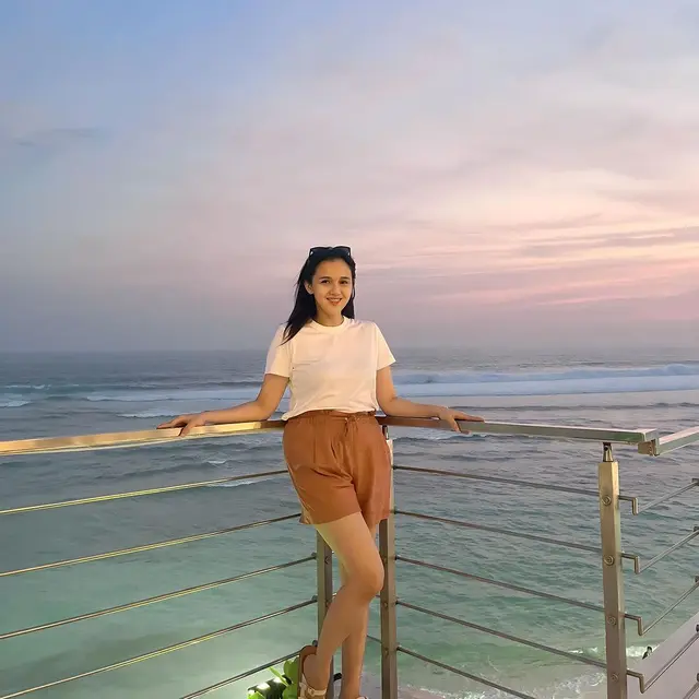 6 Wanita Ini Mendadak Jadi Seleb Usai Menikah dengan Artis, Makin Terkenal