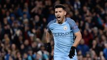 Penyerang Manchester City, Sergio Aguero melakukan selebrasi usai mencetak gol ke gawang AS Monaco pada Leg pertama 16 besar Liga Champions di stadion Etihad, Inggris (22/2). Aguero mencetak dua gol di pertandingan ini. (AFP Photo / Oli Scarff)