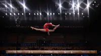 Atlet senam asal China, Tang Xijing bertanding dalam final senam artistik putri pada Olimpiade Tokyo 2020 di Ariake Gymnastics Center, Tokyo, Selasa (3/8/2021). (Foto: AFP/Jeff Pachoud)