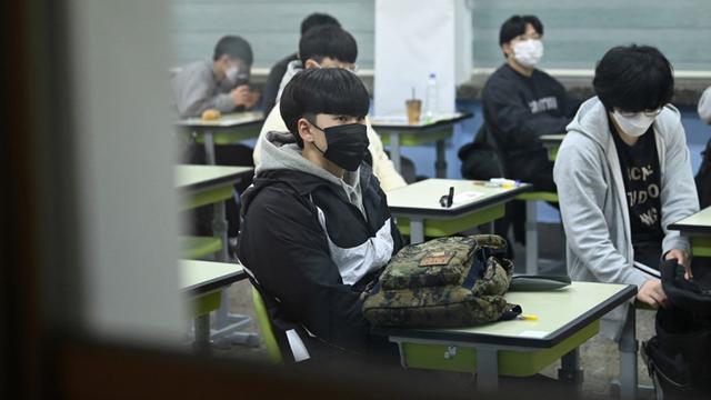 FOTO: Ujian Masuk Perguruan Tinggi di Korea Selatan