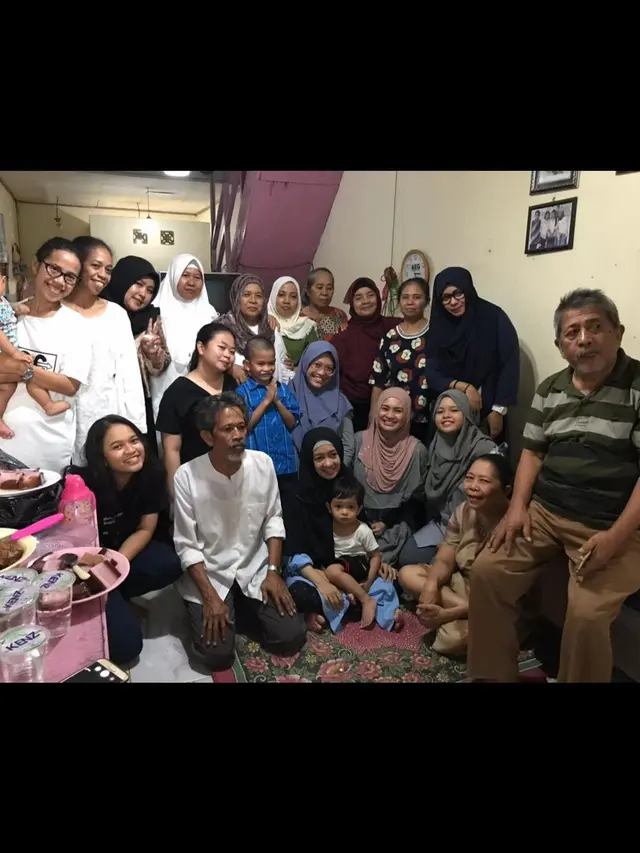 Meninggal Dunia, Ini 6 Potret Kenangan Ikke Nurjanah dan Sang Ayah