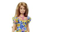 Mattel, berkolaborasi dengan NDSS, mengeluarkan boneka Barbie penyandang down syndrome. Boneka ini didesain oleh perempuan penyandang disabilitas tersebut. (Mattel/Reuters)