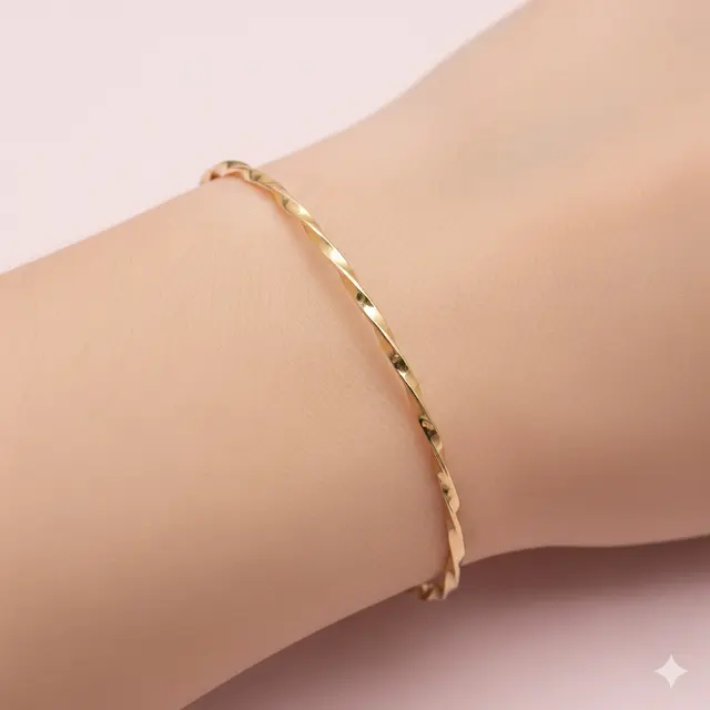 Model Gelang Emas Wanita Karier yang Elegan untuk Profesional. Gemini