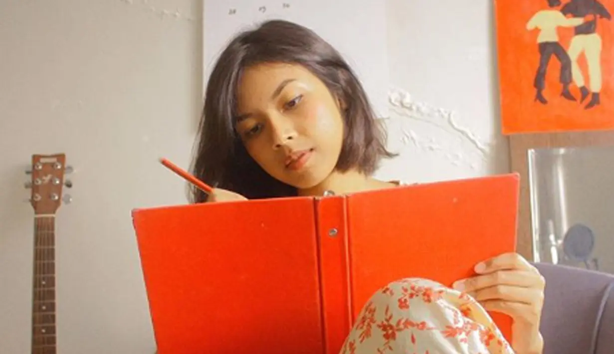 Untuk pertama kalinya Vira Talisa resmi mengeluarkan Extended Play berjudul Walking Back Homepada tahun 2016 lalu.  (Liputan6.com/IG/viratalisa)