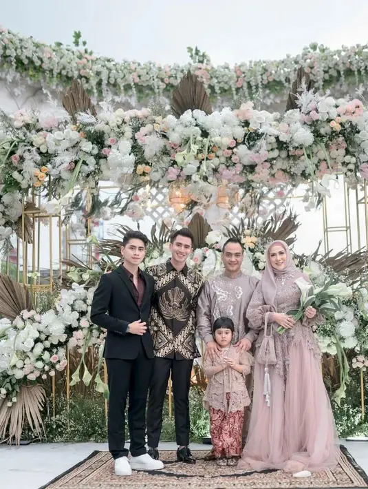 Venna Melinda dan Ferry Irawan (Instagram/hijrahwedding)